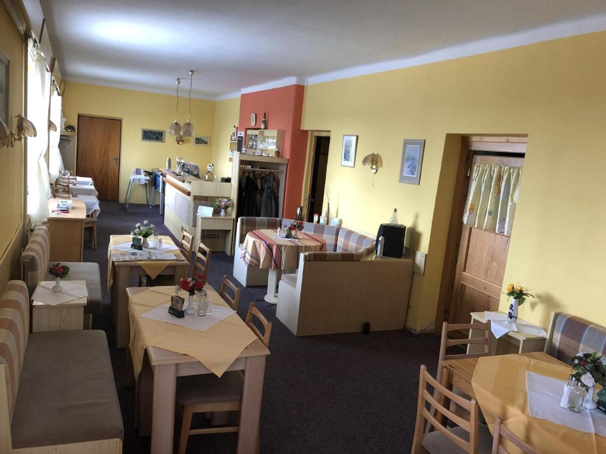 Restaurace A Penzion Maja بينيكو المظهر الخارجي الصورة